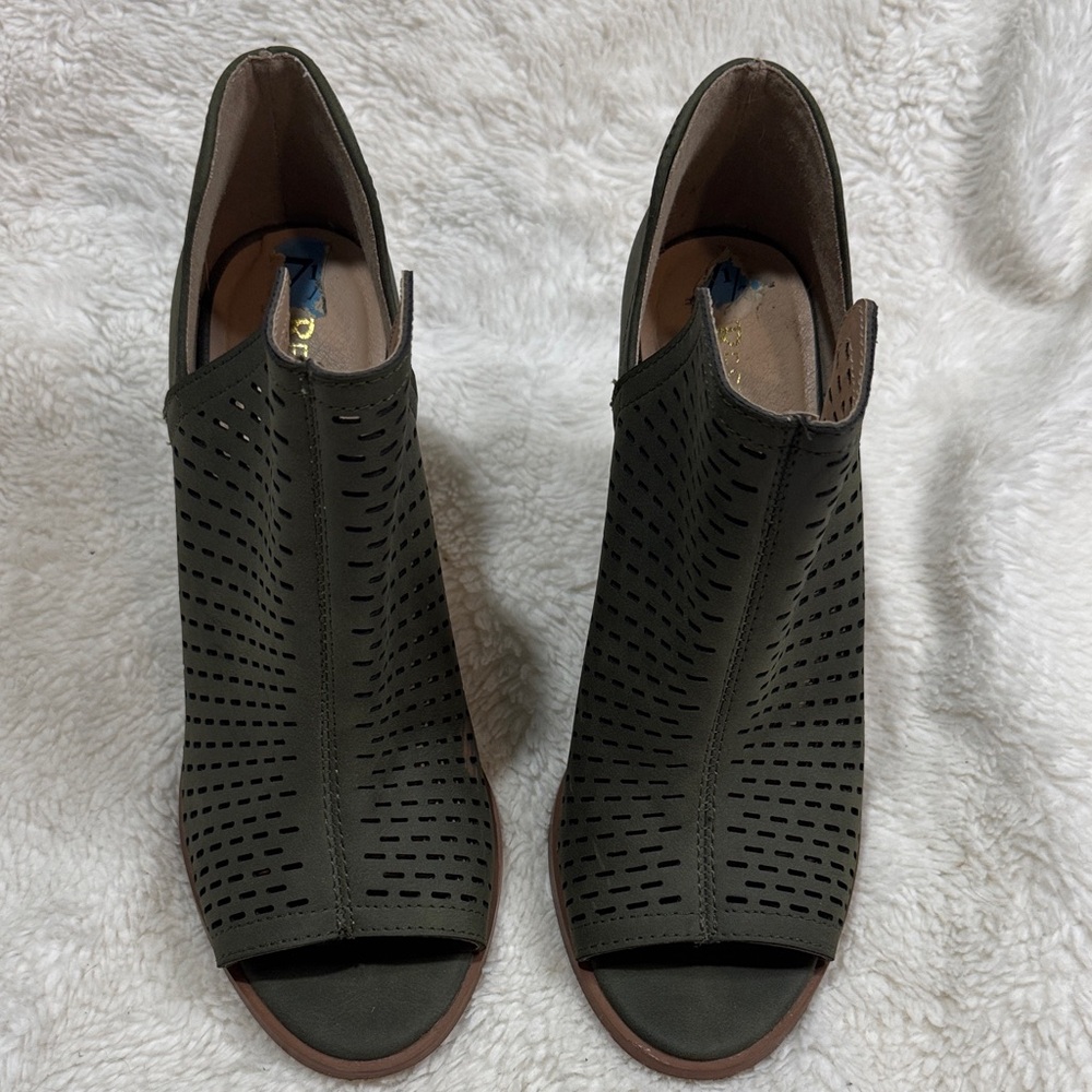 Restricted Olive Green‎ Peep-Toe Mules